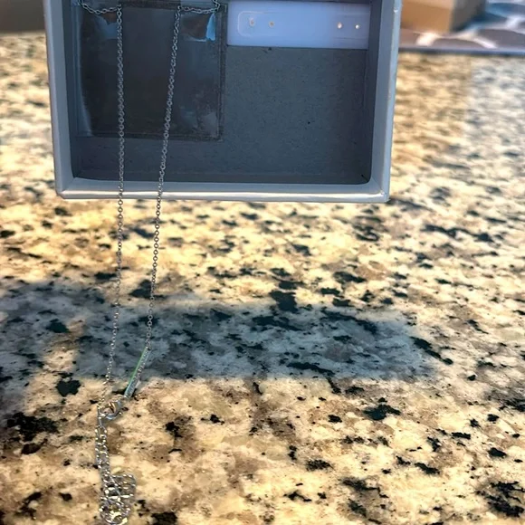 Kendra Scott earring and necklace set - Picture 4 of 5